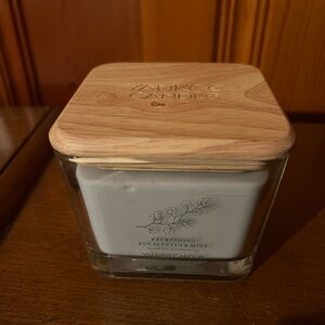 Yankee Candle Refreshing Eucalyptus & Mint Candle-New